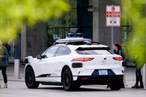 Taxi robot sẽ trở thành đối thủ đáng gờm của taxi truyền thống và taxi công nghệ?