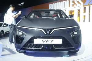 Đại lý nhận đặt cọc VinFast VF 7: Giá dự kiến từ 760 triệu đồng, có thuê pin, giao xe trong tháng 11